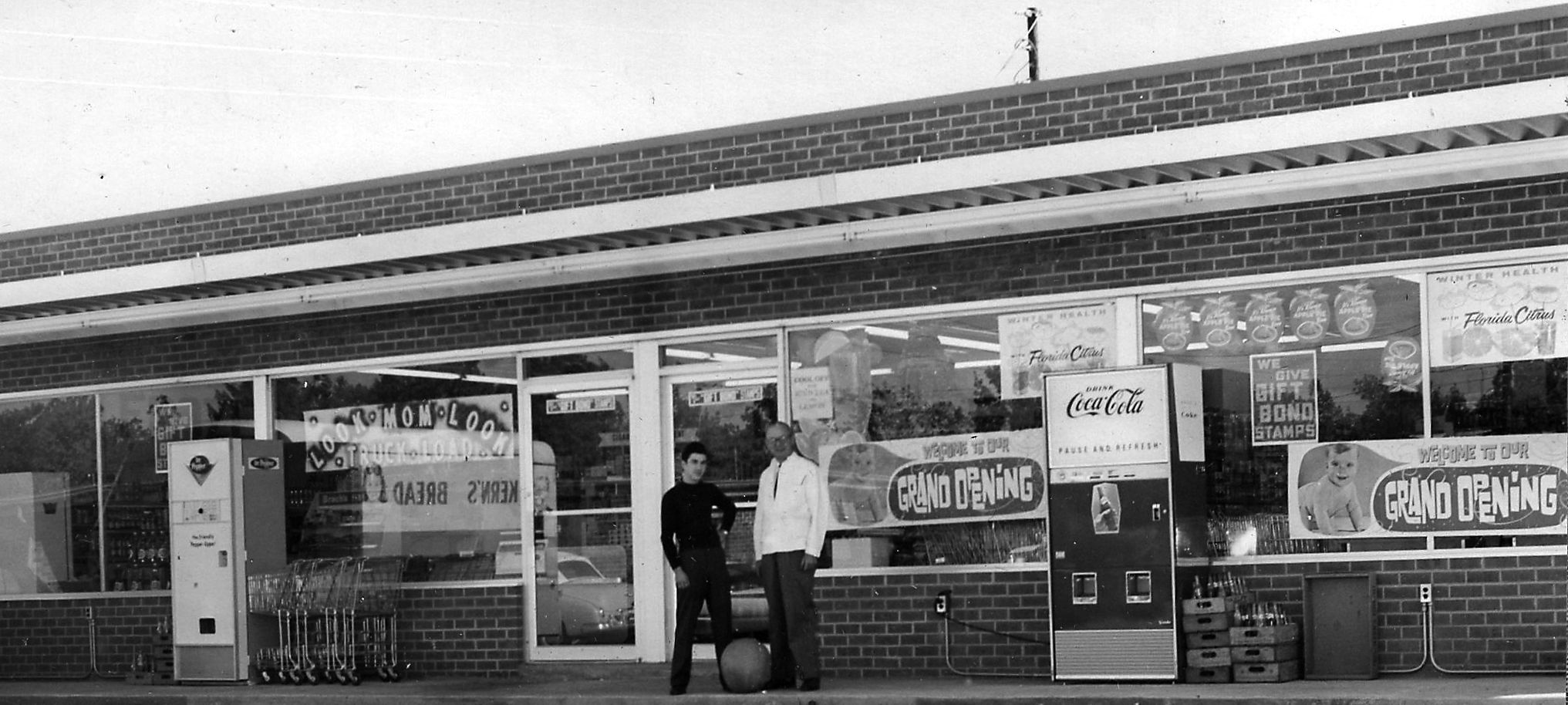 1961-10-31 New Hi-Way Market opening